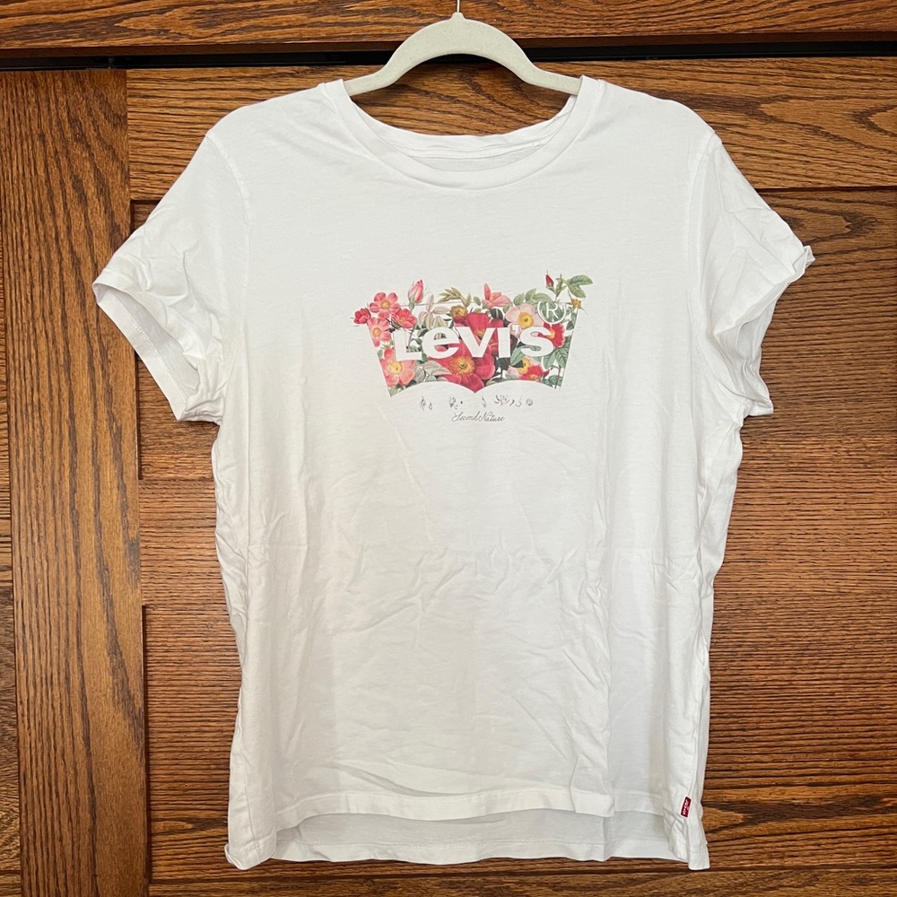 Levi’s Floral Tshirt - XL